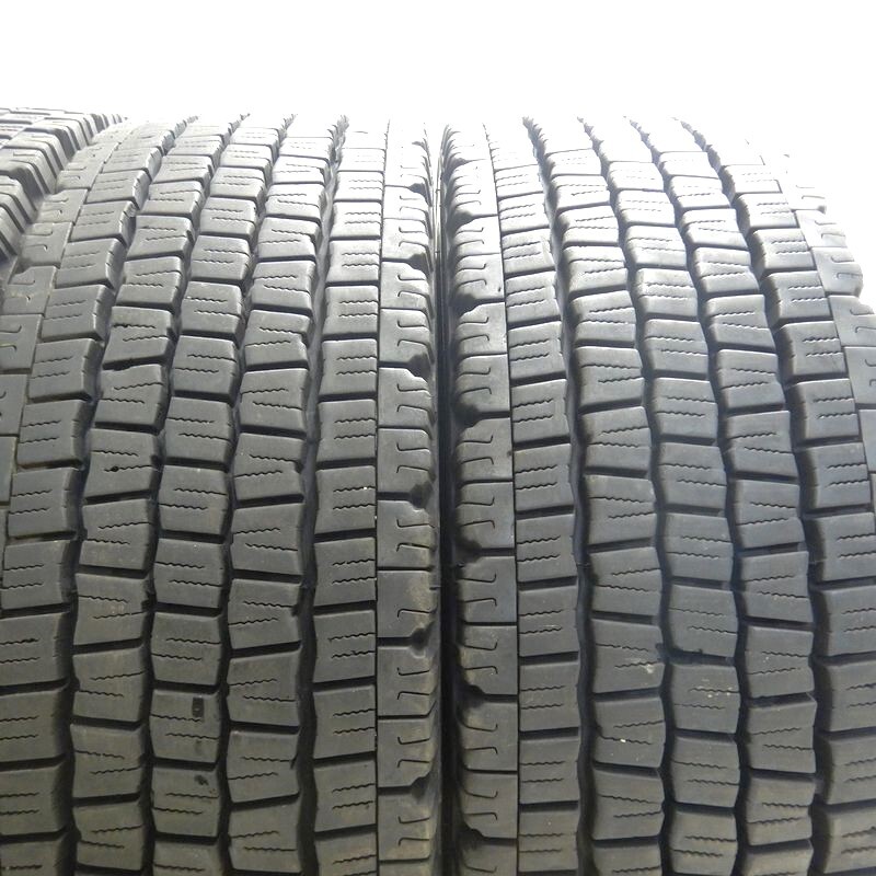 中古タイヤ 245/70R19.5 136/134J DUNLOP SP081 スタッドレスタイヤ 4本セット 大型 中古 19.5インチ_画像3