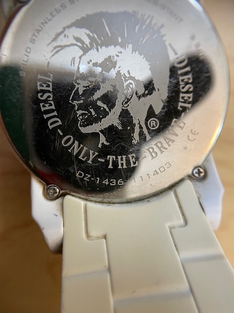 DIESEL ディーゼル DZ-1436 メンズ 腕時計 不動 ジャンク ラバー 白 ホワイトの画像5