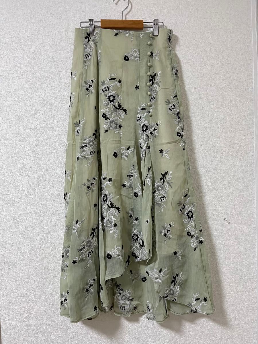 MERCURYDUO 楊柳刺繍イレヘムロングスカート（ミントグリーン）