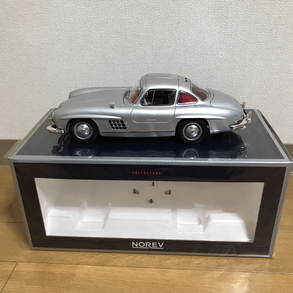 1/18 ノレブ300SL ガルウイング　シルバー_画像2