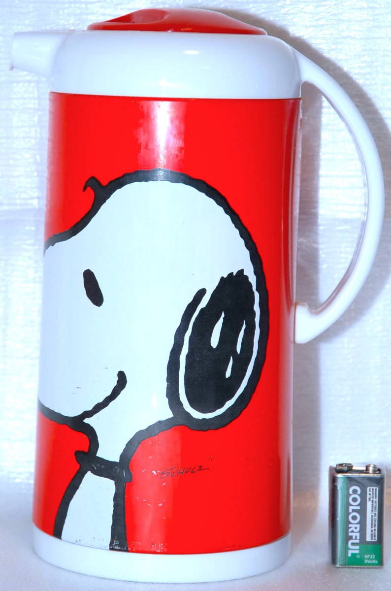 ☆昭和レトロ☆保管品☆SNOOPY☆スヌーピー☆保温＆保冷対応☆卓上ポット☆魔法瓶☆ハンドジャグ☆約1.0L_大きさ比較の為、対象物と撮影しています。