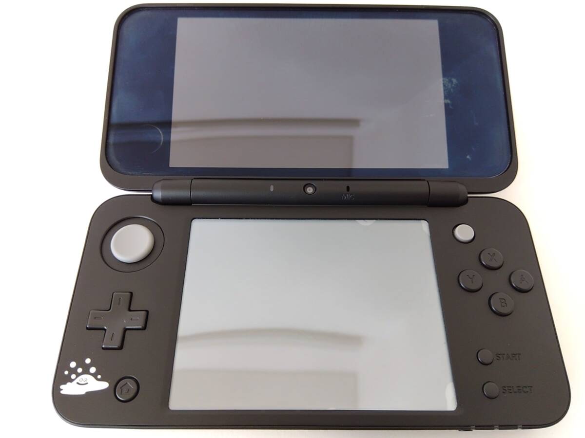 美品　Newニンテンドー2DS LL 本体 はぐれメタルエディション　ACアダプター＆キャリングケース付　ドラゴンクエスト Nintendo 限定版 黒_画像3