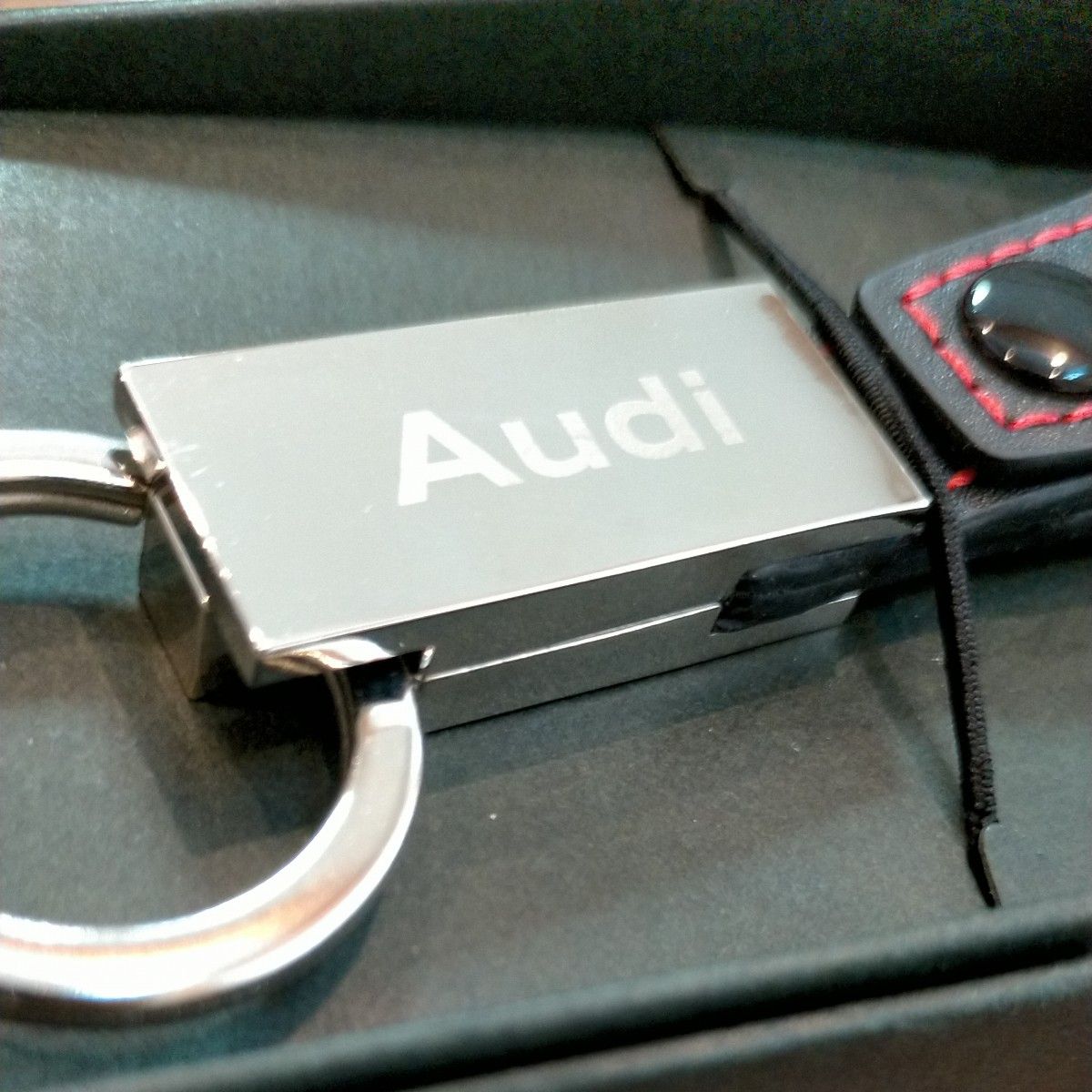 アウディ Audi キーホルダー キーリング レザー 革 キーリング キーケース アクセサリー 車 ノベルティ