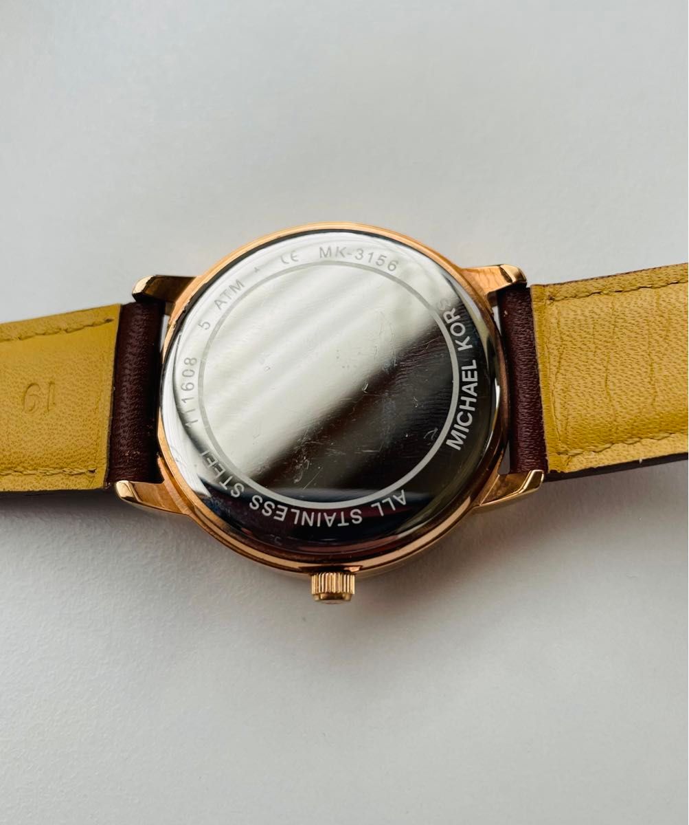 【電池新品の美品】マイケルコースのアーガイルロゴデザイン腕時計！