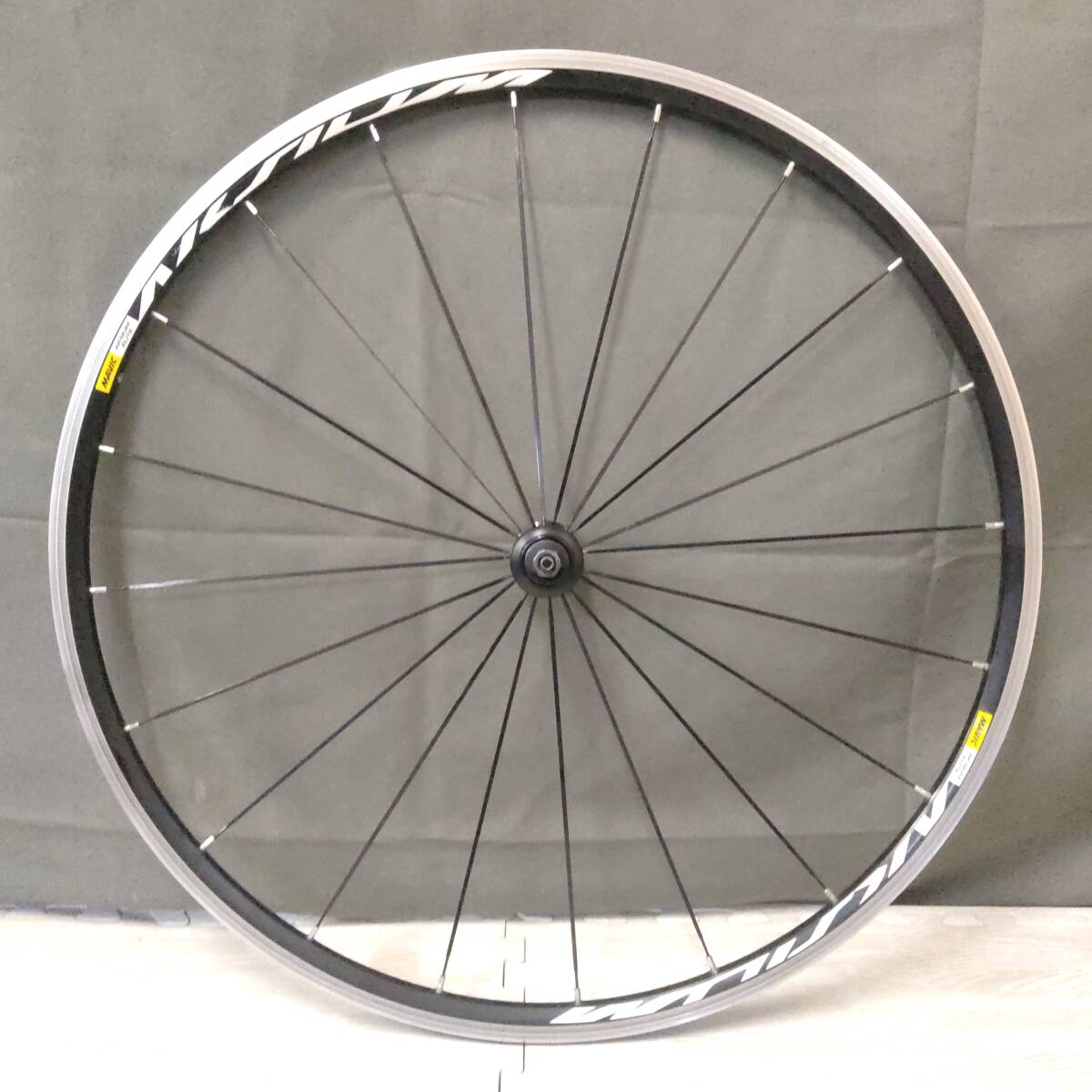 全国送料無料) MAVIC AKSIUM ELITE 18×622/700C/28 OUTSIDE NyLon+PVC マビック アクシウム 美品 中古 ロードバイク ホイールセット の画像6