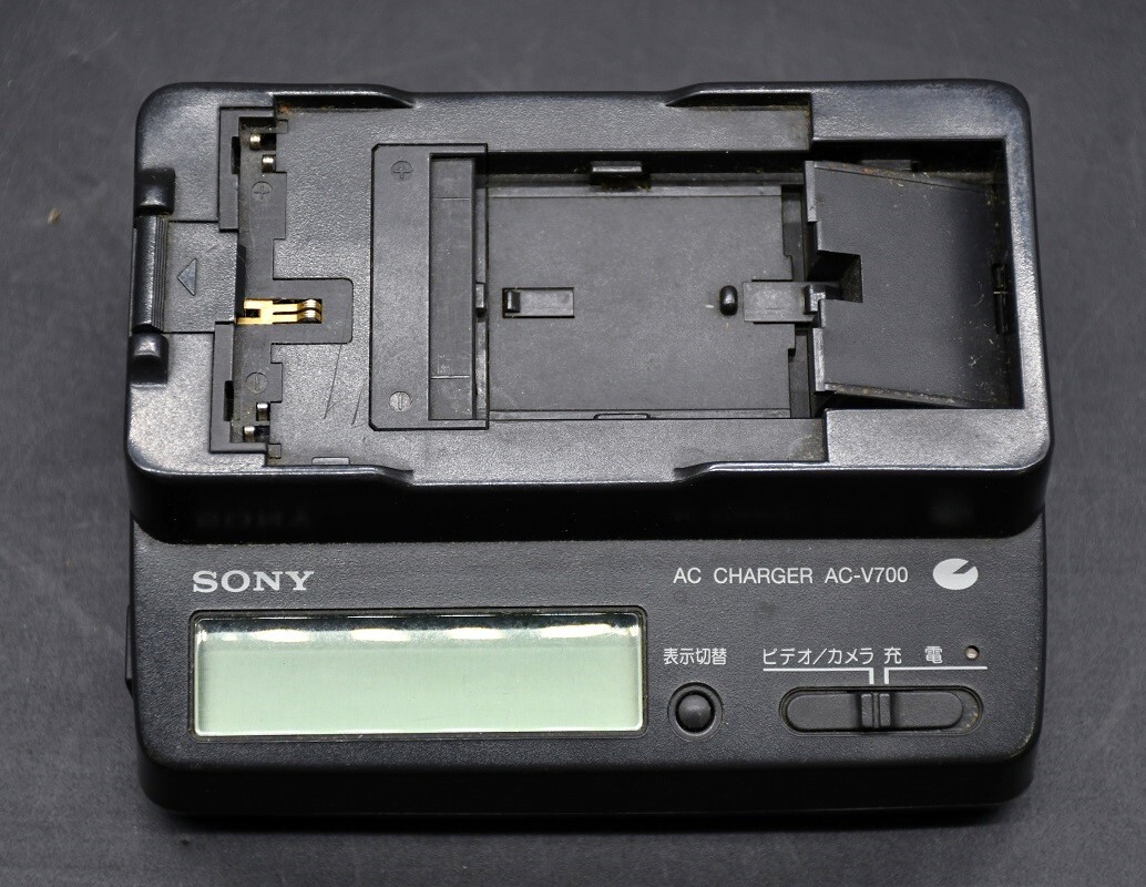 NY3-100【現状品】SONY ビデオウォークマン GV-D900 99年製 デジタルビデオカセットレコーダー 動作確認済 中古品の画像3