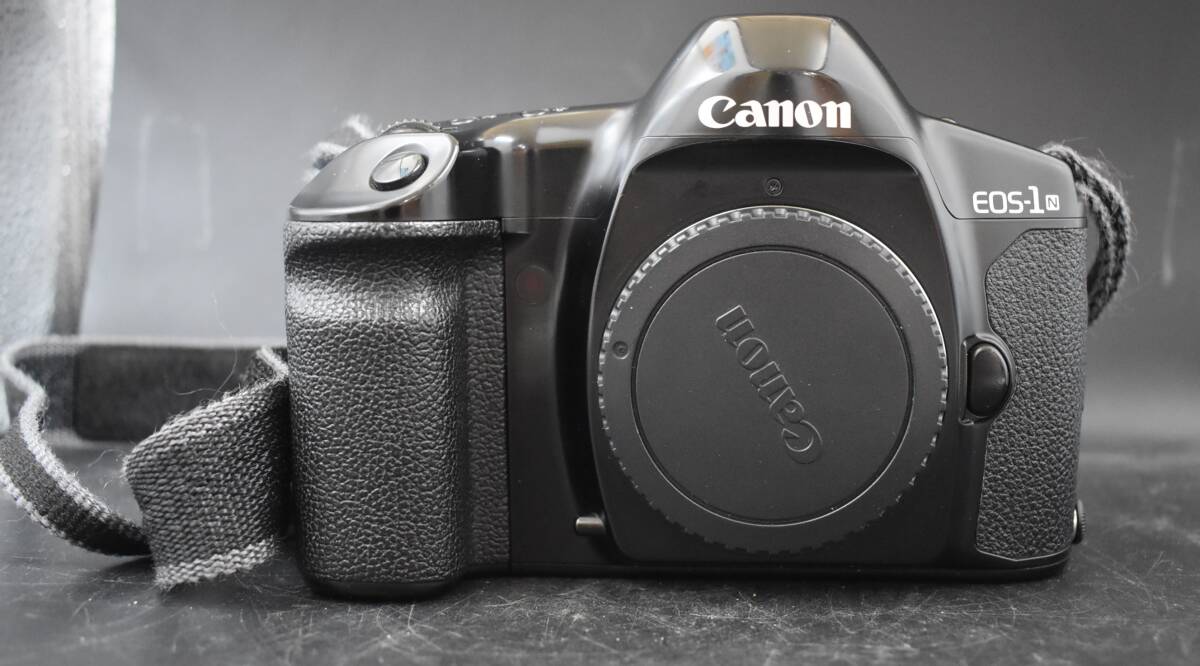 W3-35 Canon EOS-1N ボディ 一眼レフカメラ フィルムカメラ キャノン カメラ 動作未確認 中古品 現状品_画像1
