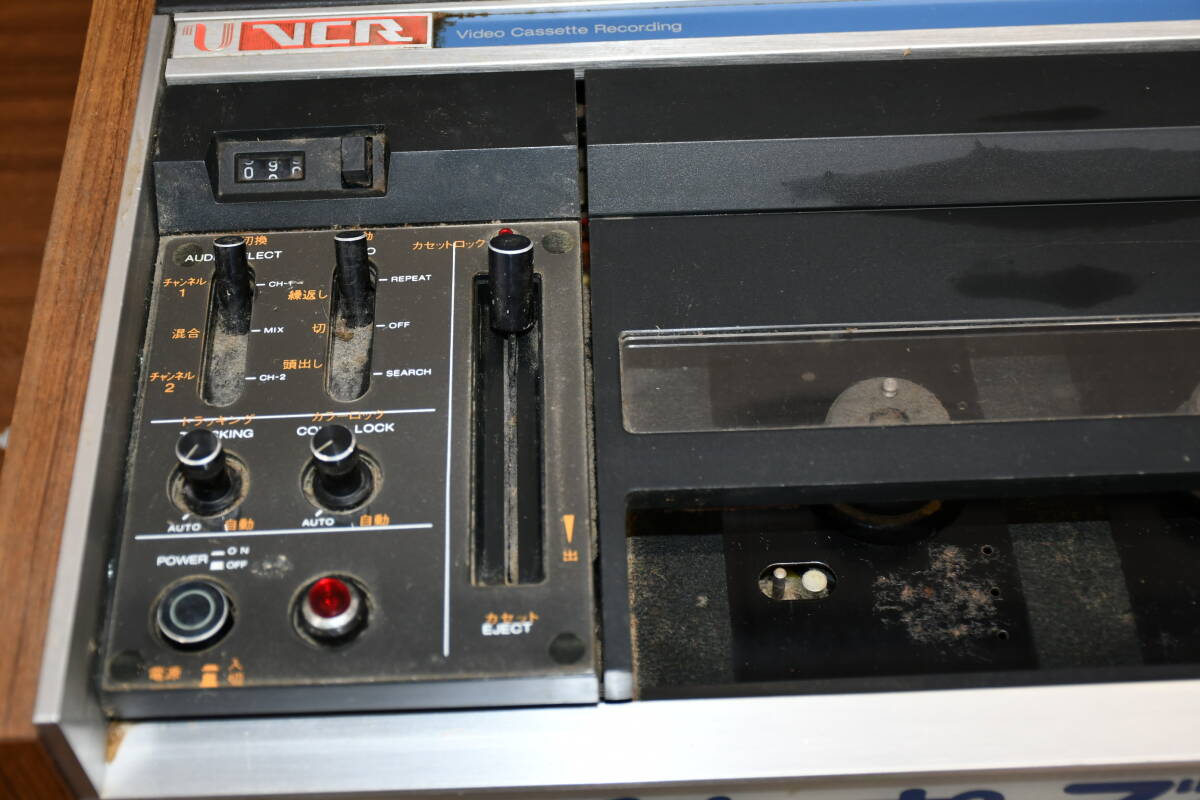 AY3-35　ビクター　VCR　ビデオカセットレコーダー　CR-6300　ビクター 昭和レトロ　通電のみ確認済み　現状品_画像2