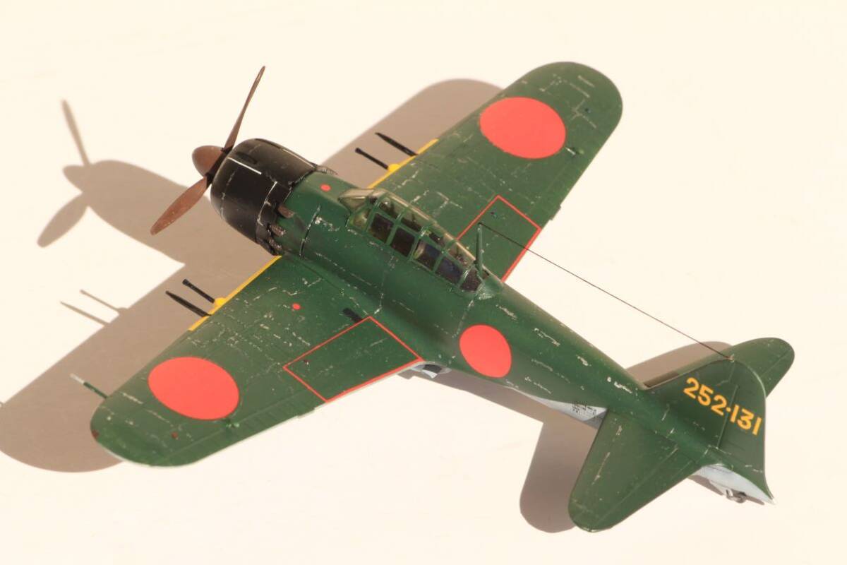 【航空機プラモデル模型完成品】ハセガワ 1/72 日本海軍 空技廠　銀河11型・零式艦上戦闘機 52型丙　2機セット_画像9