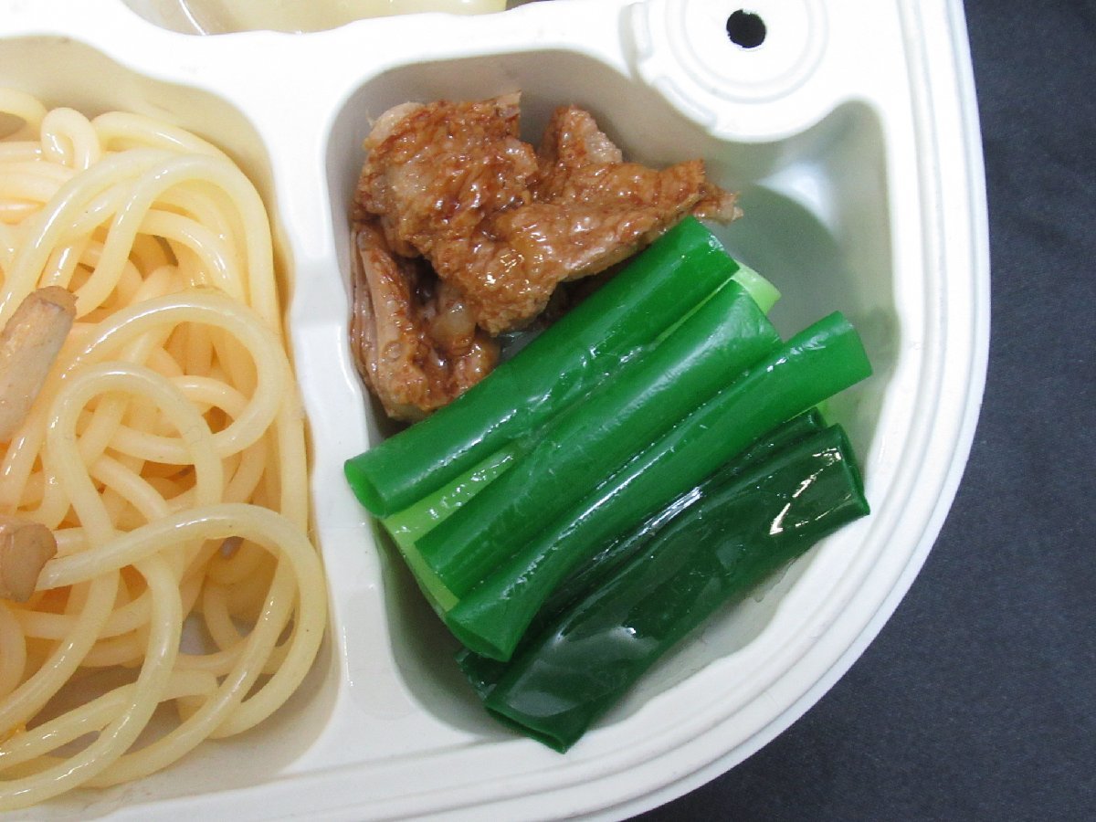 ★【直接引取不可】 食品サンプル ディスプレイ おかずセット スパゲッティ パスタ 野菜炒め 魚の煮付け トマト おひたし 見本品 料理模型_画像3