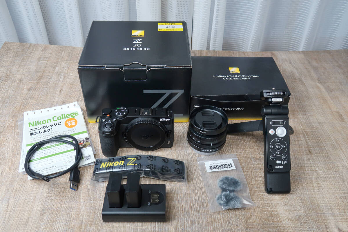 ★　美品 Nikon ニコン Z30 16-50 VR レンズキット Vlog 三脚 リモコンセット　バッテリー2個　充電器　ミラーレス一眼カメラ_画像1