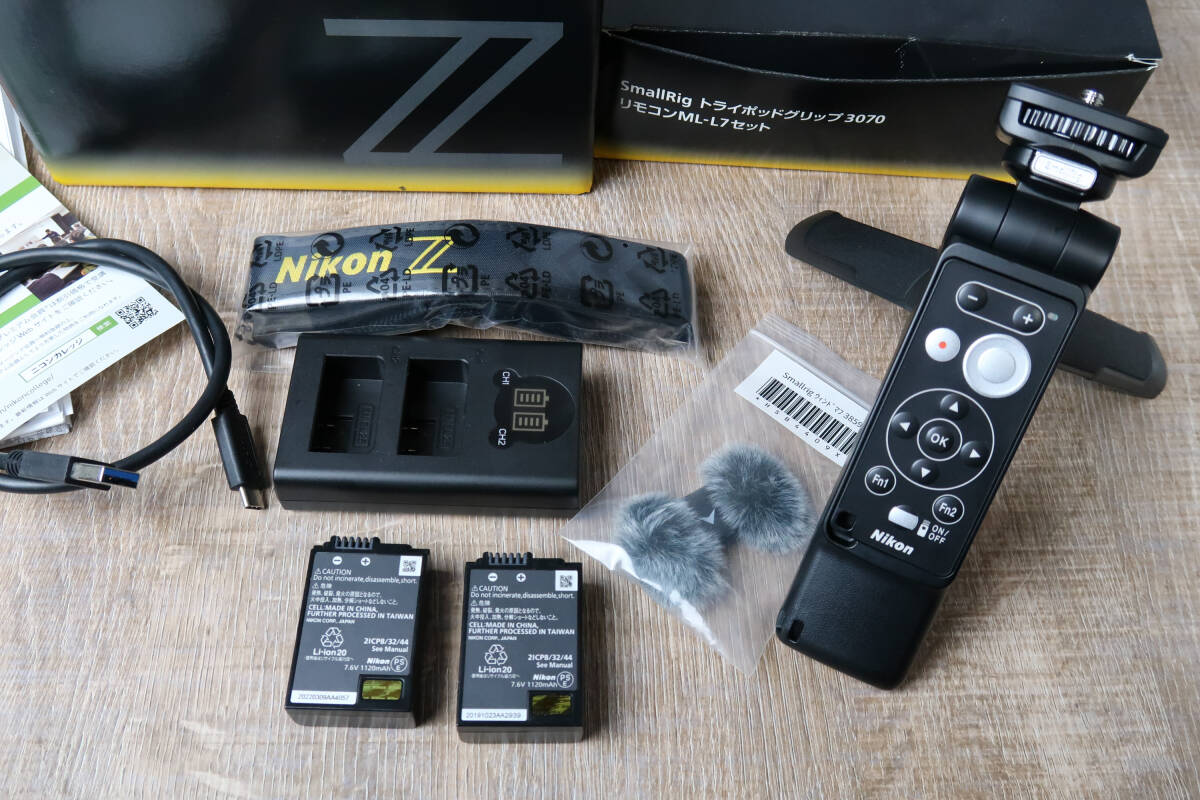 ★　美品 Nikon ニコン Z30 16-50 VR レンズキット Vlog 三脚 リモコンセット　バッテリー2個　充電器　ミラーレス一眼カメラ_画像2