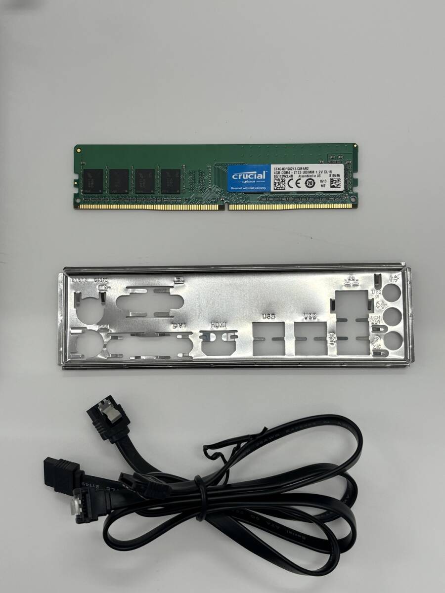 ジャンク品　マザーボード GIGABYTE GA-H110M-S2H＋CPU Intel i3-6100 3.70GHz ＋メモリ crucial DDR4 2133 4GB _画像5