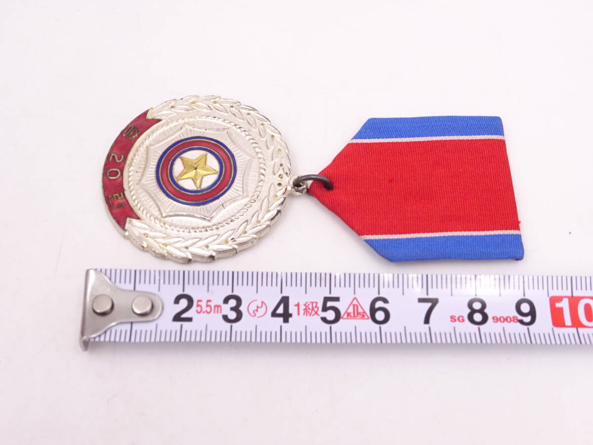 NI120/朝鮮民主主義人民共和国 総連 設立 20周年 記念 メダル 勲章/箱 付/北朝鮮 微章 保管品 _画像5