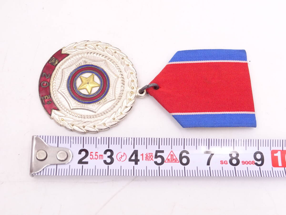 NI121/朝鮮民主主義人民共和国 総連 設立 20周年 記念 メダル 勲章/箱 付/北朝鮮 微章 保管品 _画像10