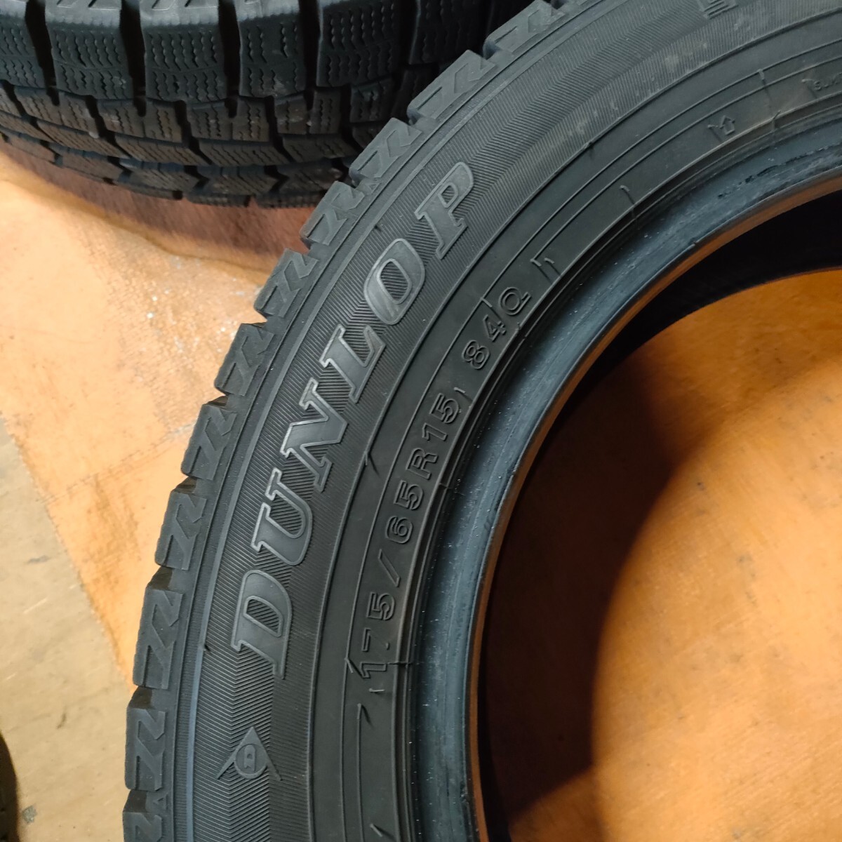 【G0319】DUNLOP WINTERMAXX WM02 175/65R15 スタッドレスタイヤ4本セット_画像3