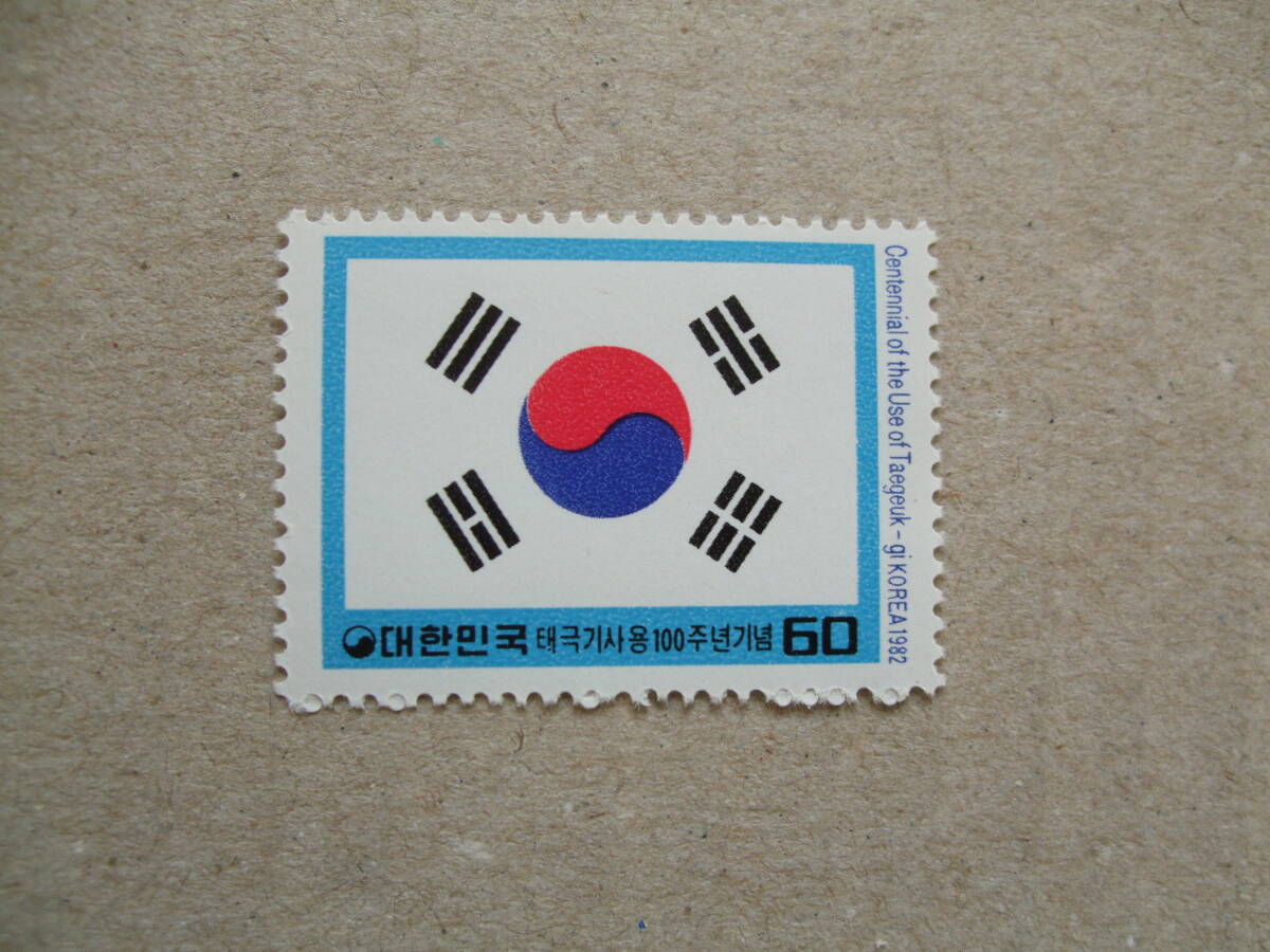 韓国 １９８２年 太極旗 100年 １種完 未使用美品の画像1