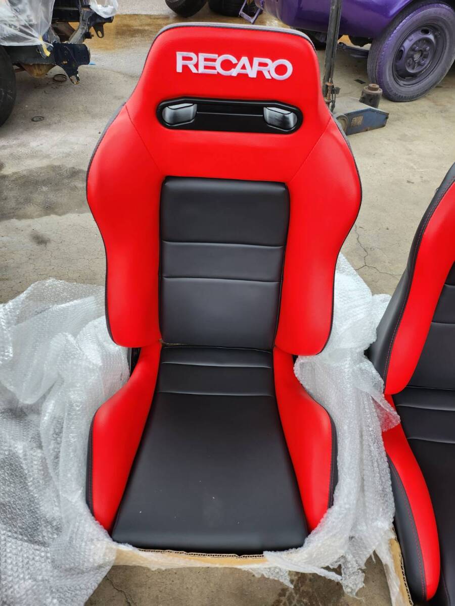 張替え後 張替え 張替 未使用 RECARO レカロ レッド（赤）×ブラック（黒）フェイクレザー ２脚の画像3