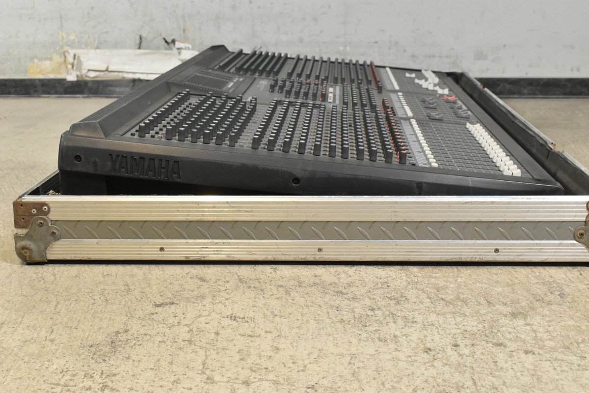 * direct pickup limitation * YAMAHA Yamaha mixer / mixing console GA32/12 * with casters . hard case attached 
