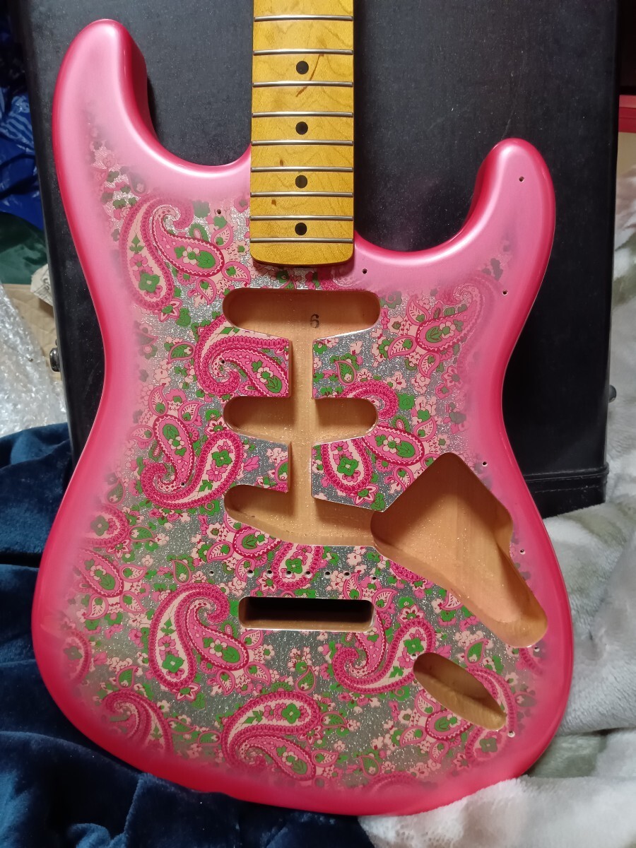 Yahoo!オークション - Fender Japan ピンクペイズリー 68〜69 Yahoo!オークション - Fender Japan ピンクペイズリー 68〜69