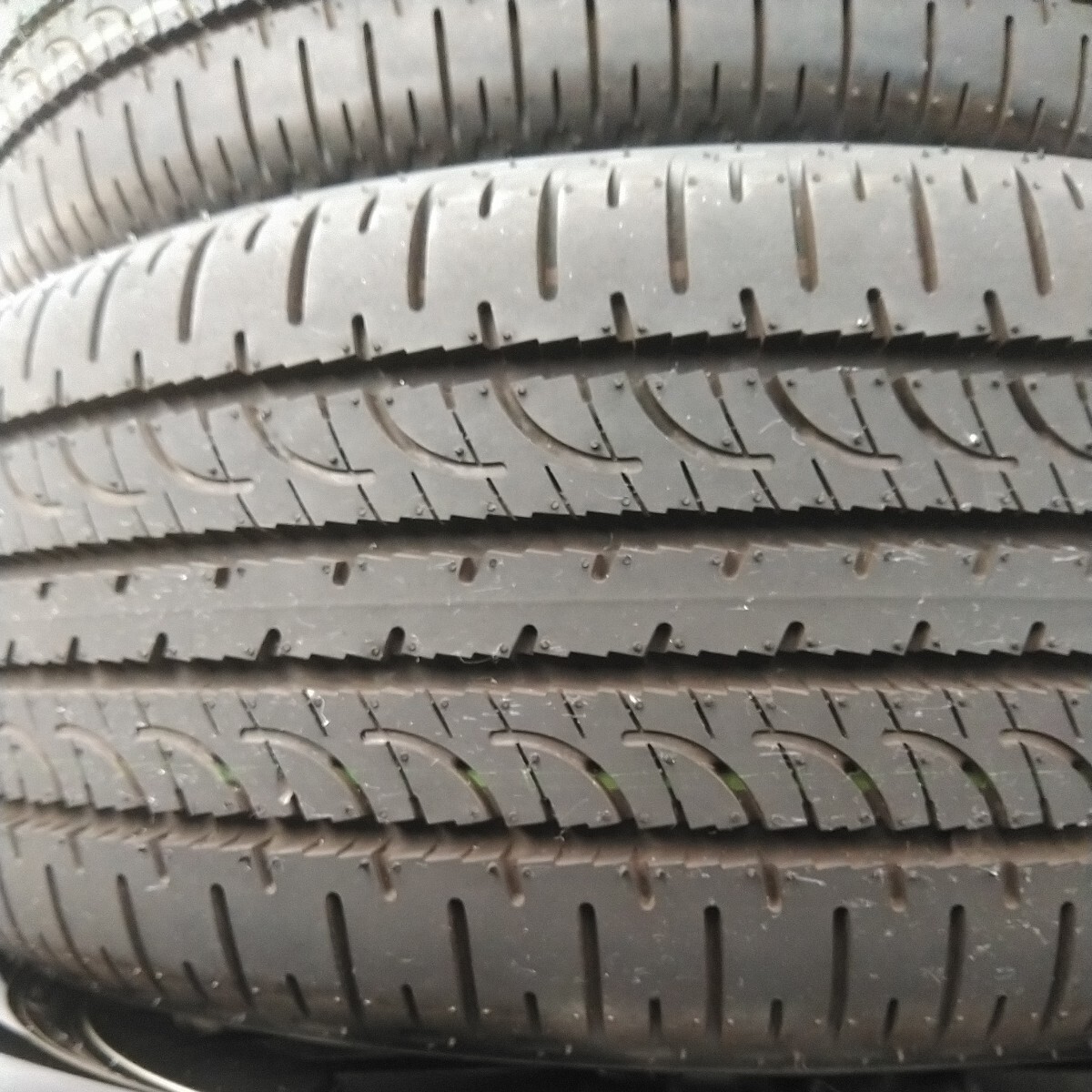 デリカD5 新車外し cv1w 特別仕様ジャスパー　 　純正タイヤホイールセット　ジオランダー 225/55r18　4本セット_線が消えかけでも、イボは残ってます。