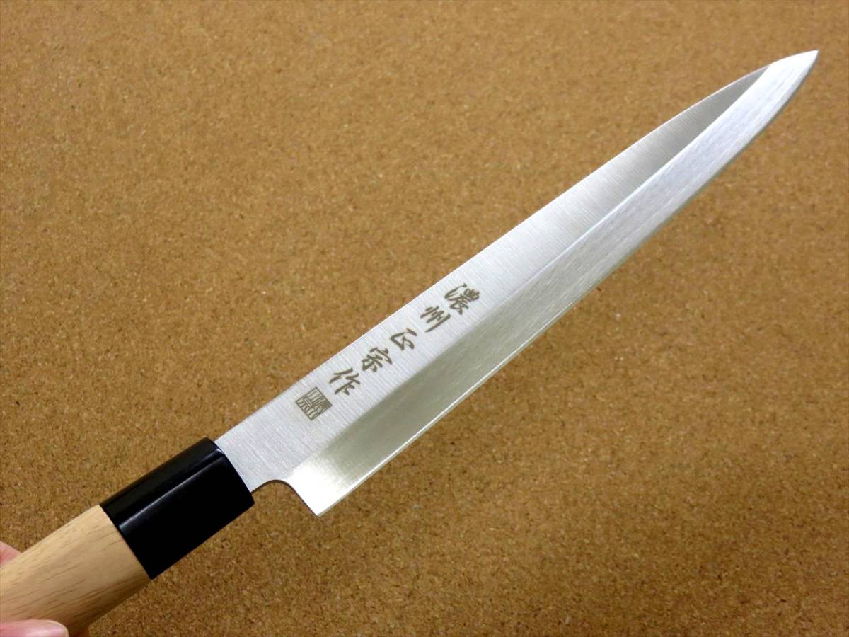 関の刃物 刺身包丁 20.5cm (205mm) 濃州正宗作 ステンレス刃物鋼 白木ハンドル 刺身を一方向に引き切る 刃渡りが長めの片刃包丁 国産日本製_画像3