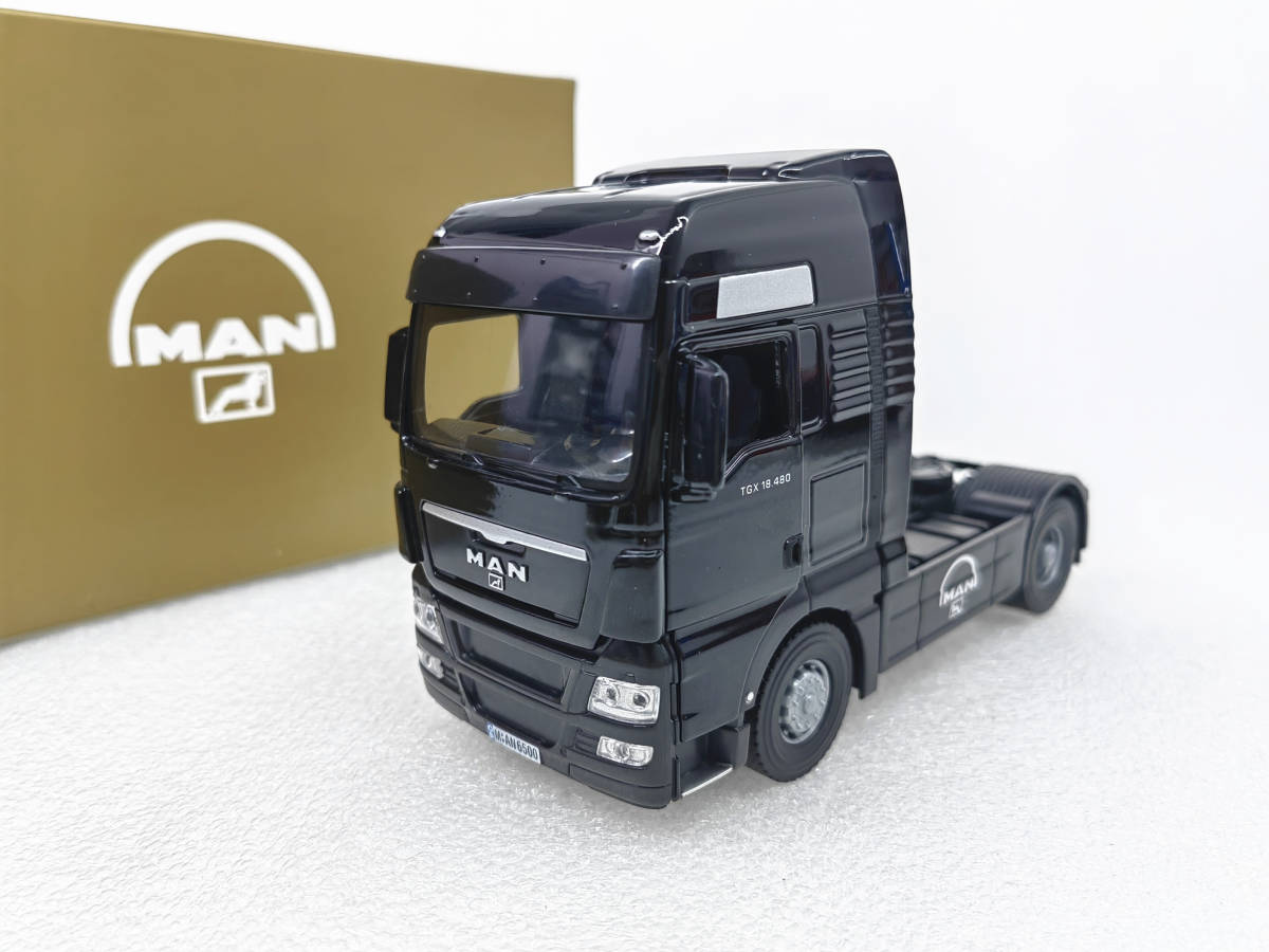 1/43 MAN TGX トラック 黒_画像1