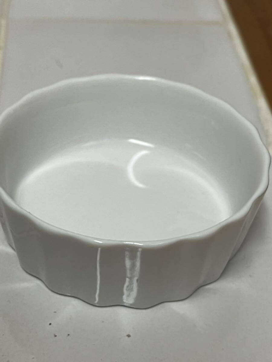 白い食器５点まとめて まとめ売り 白皿 ボウル 調味料入れ ココット皿 ミニ食器 キッチン雑貨 白茶わん 小皿 小鉢 洋食器 の画像4
