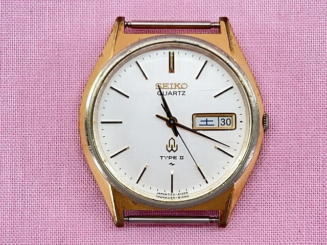 240314●○当時物　SEIKO　QUARTZ　TYPEⅡ　日本製　070031　7123-6110　腕時計　セイコー　クウォーツ　タイプ2　現状品○●_画像1