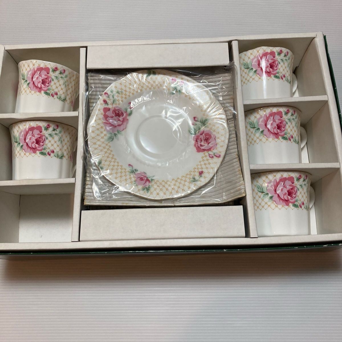 SANGO BONE  CHINA コーヒーカップ　ソーサー　5客 花柄