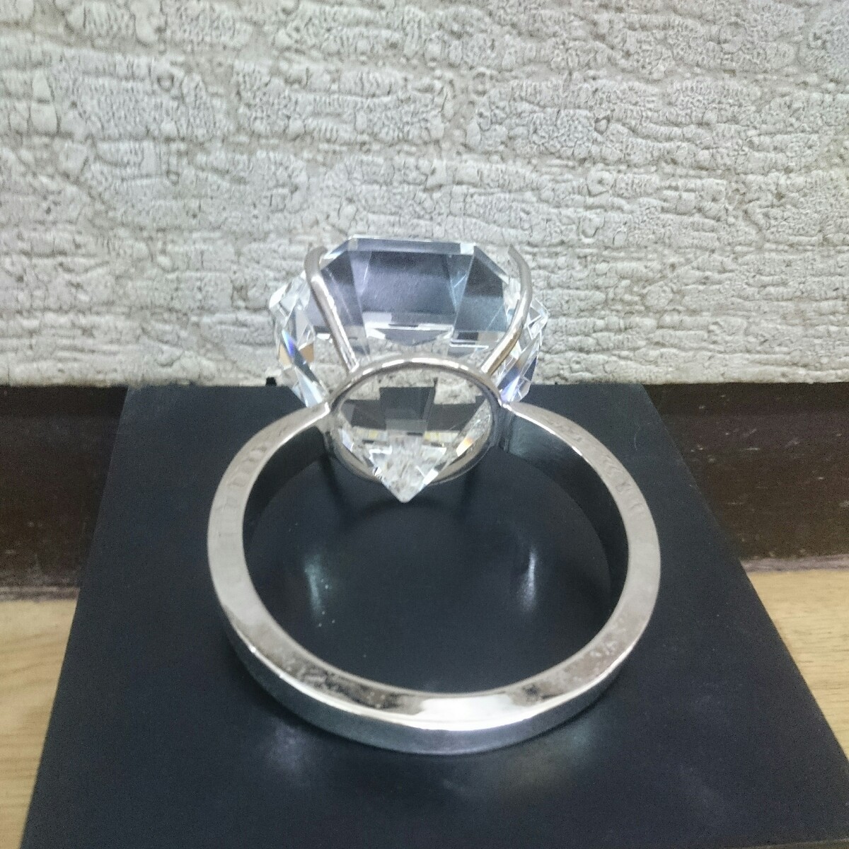 030123 巨大指輪 ダイヤモンド イミテーション 置物 箱入り_画像6
