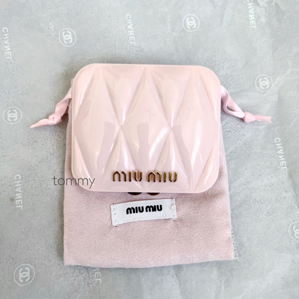 新品 miumiuミュウミュウ ミウミウ ミラー ポーチつき 新品 miumiuミュウミュウ ミウミウ ミラー ポーチつき