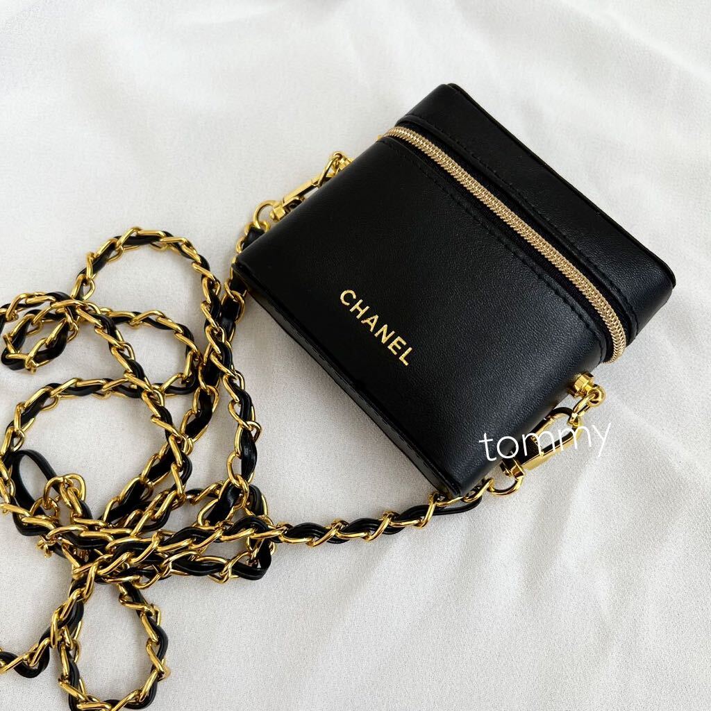 新品 シャネル リップケースポーチ CHANEL チェーン 小物入れ 新品 シャネル リップケースポーチ CHANEL チェーン 小物入れ