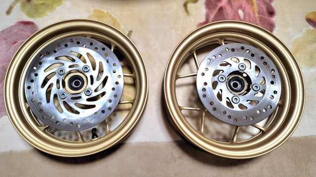 jc61 前期グロム純正ホイール前後セット IRCスノータイヤつき jc61 前期グロム純正ホイール前後セット IRCスノータイヤつき
