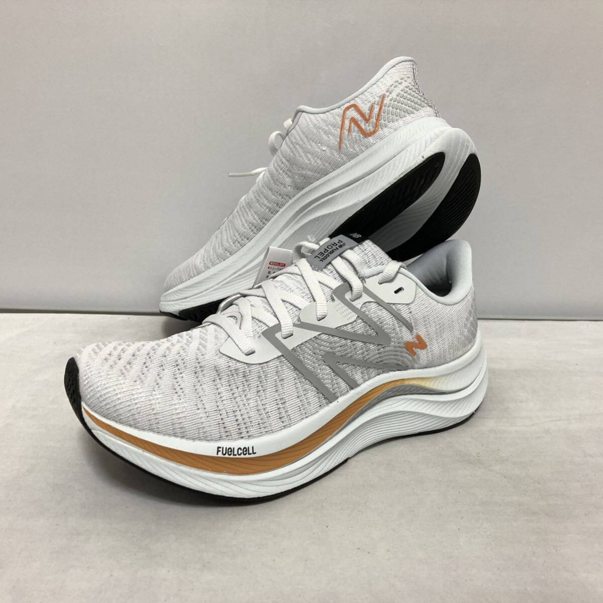 送料無料 new balance FUEL PROPEL 24.5cm 