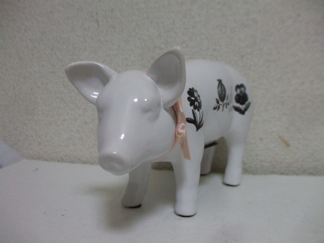 フランフラン　Francfranc　豚の貯金箱　ブタ　白　全長21㎝くらい　陶器　置き物　置物　飾り　_画像2