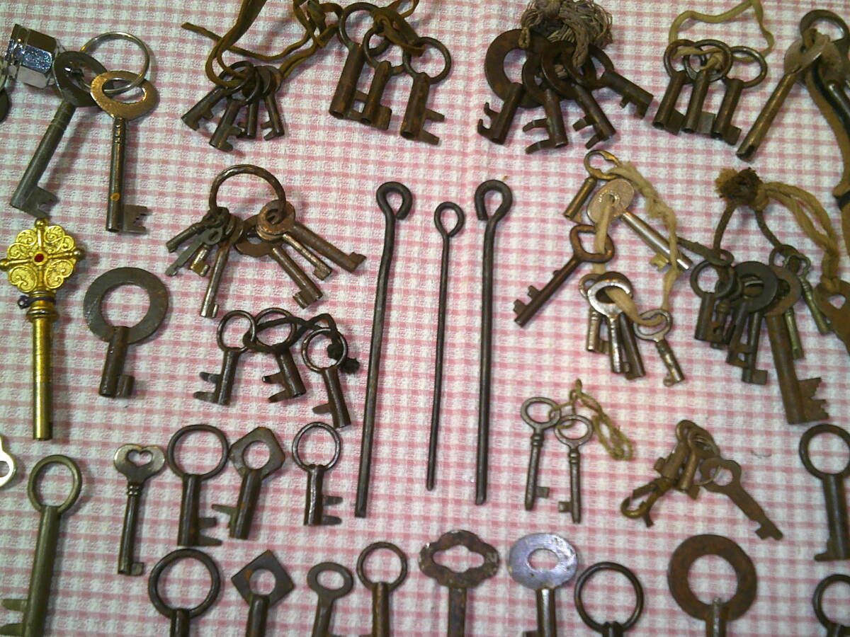 松本市発　江戸時代　箪笥の鍵　キー　90個以上　状態は写真の通りです_画像6
