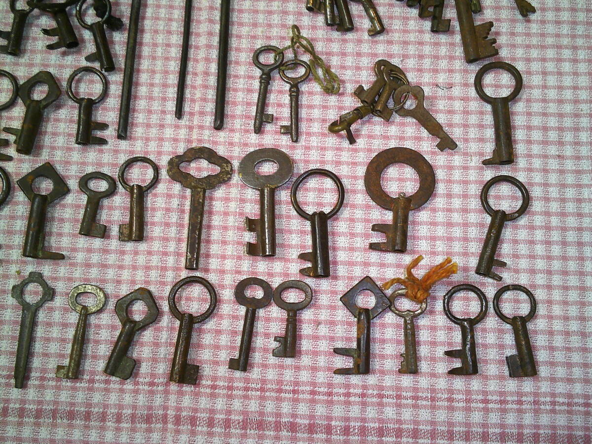 松本市発　江戸時代　箪笥の鍵　キー　90個以上　状態は写真の通りです_画像5
