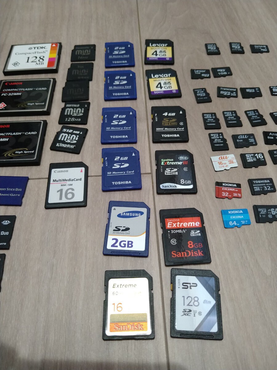 SDカード MicroSDカード USBメモリー コンパクトフラッシュ SONY SanDisk メモリースティック アダプターなど　いろいろまとめ　中古_画像7