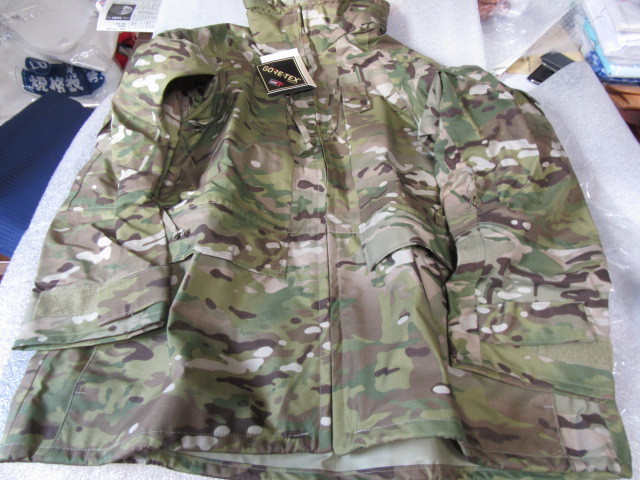 雨対策にお薦め　新品　 L APECS TACTICAL MULTICAM GORE-TEX パーカー