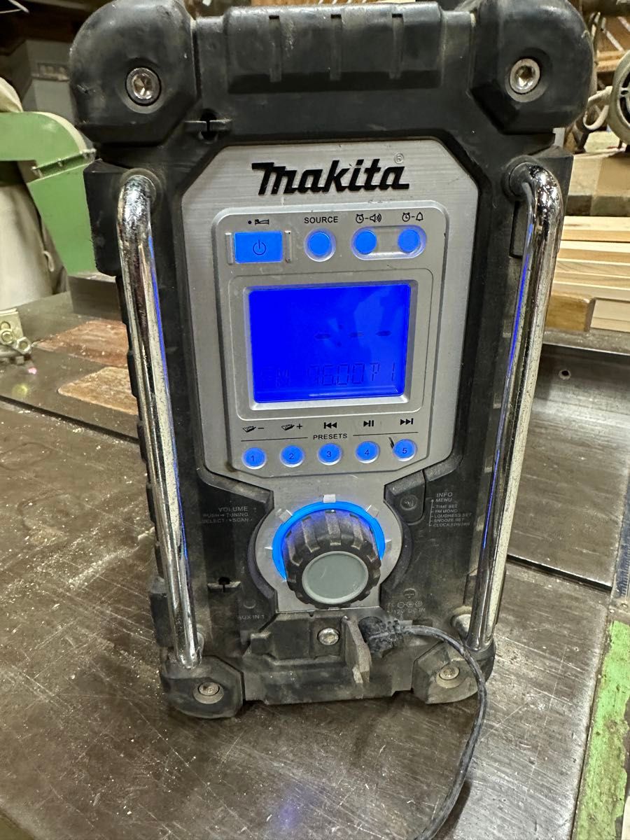 マキタ 充電式ラジオMR10318v充電式ラジオ