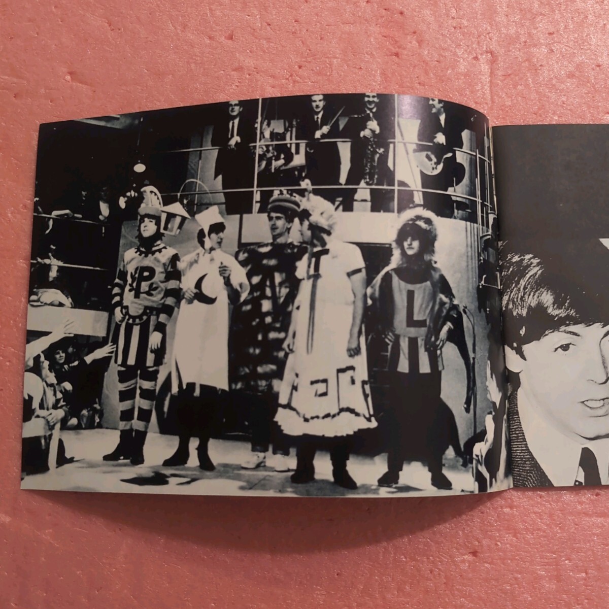 THE BEATLES' DEBUT 15TH ANNIVERSARY SUPER PICTURES OF THE DEATLES ザ ビートルズ ジョン レノン John Lennon Paul McCartney_画像2