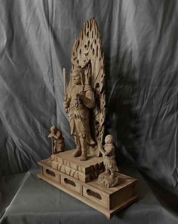 高57cm 仏教工芸品　総楠製　井波彫刻　極上彫　木彫仏像　不動明王三尊立像_画像9