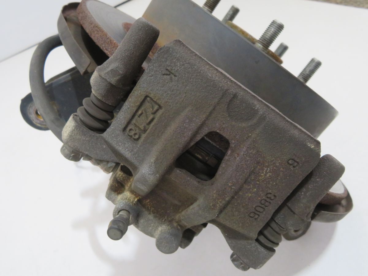 24-5-49　　CV5W　デリカ　D5　4WD 　【　リア　右　ナックルハブ　ASSY　キャリパー　ブレーキローター　】_画像3