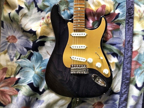 LAG36157相 ★未使用★ Fender フェンダー American Ultra Stratocaster 直接お渡し歓迎の画像5