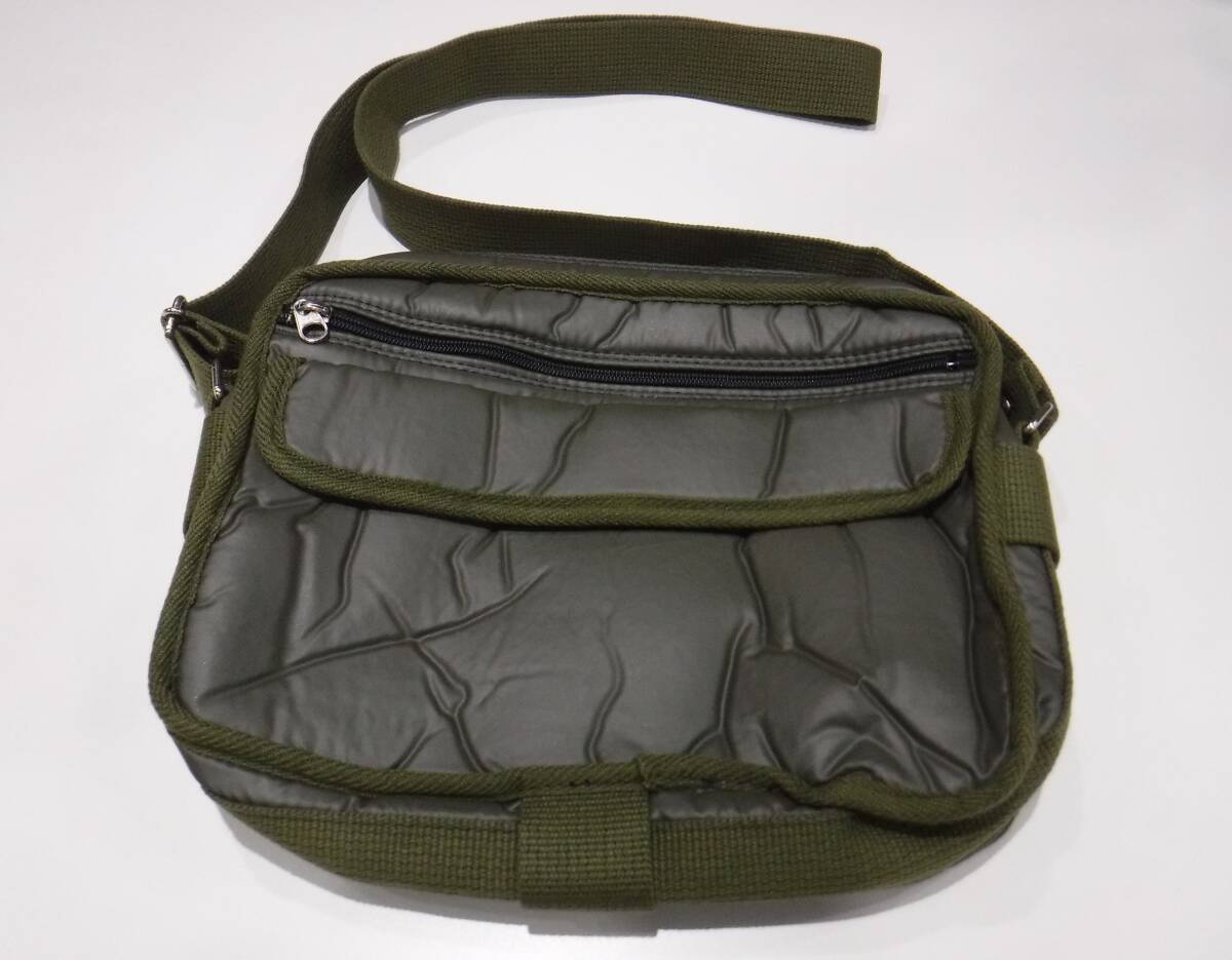  shoulder bag * deep green khaki color * casual * shoulder cord pocket 3 piece attaching * walking *. walk bag * outing travel for * man woman both for [ including carriage ]**