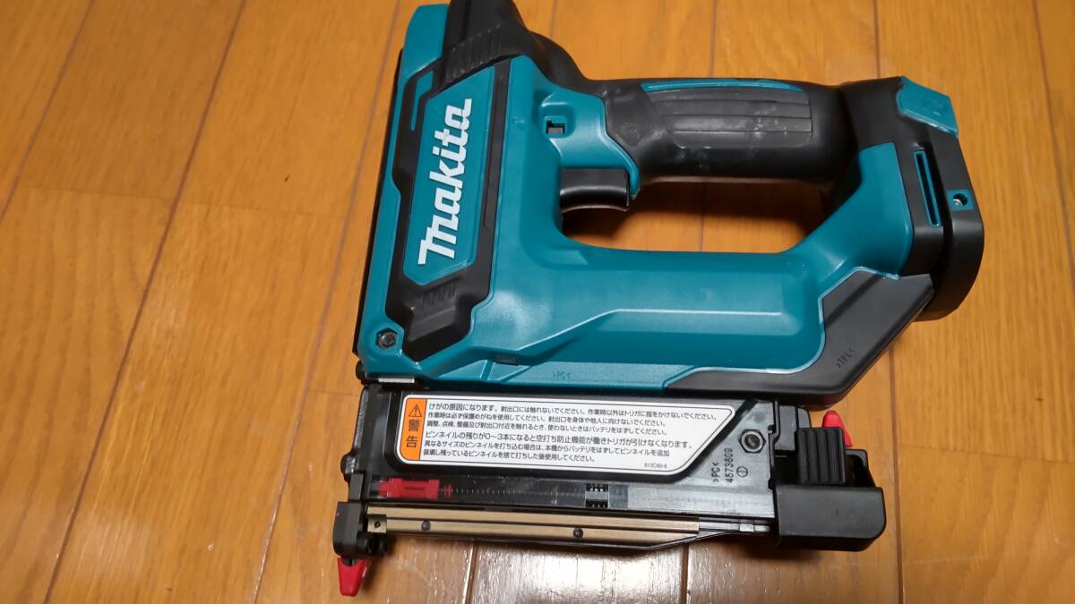 PT354DSH　マキタ（makita）　10.8V　1.5Ah　充電式ピンタッカ　＜1.5Ahバッテリー・充電器・ケース付＞_画像5