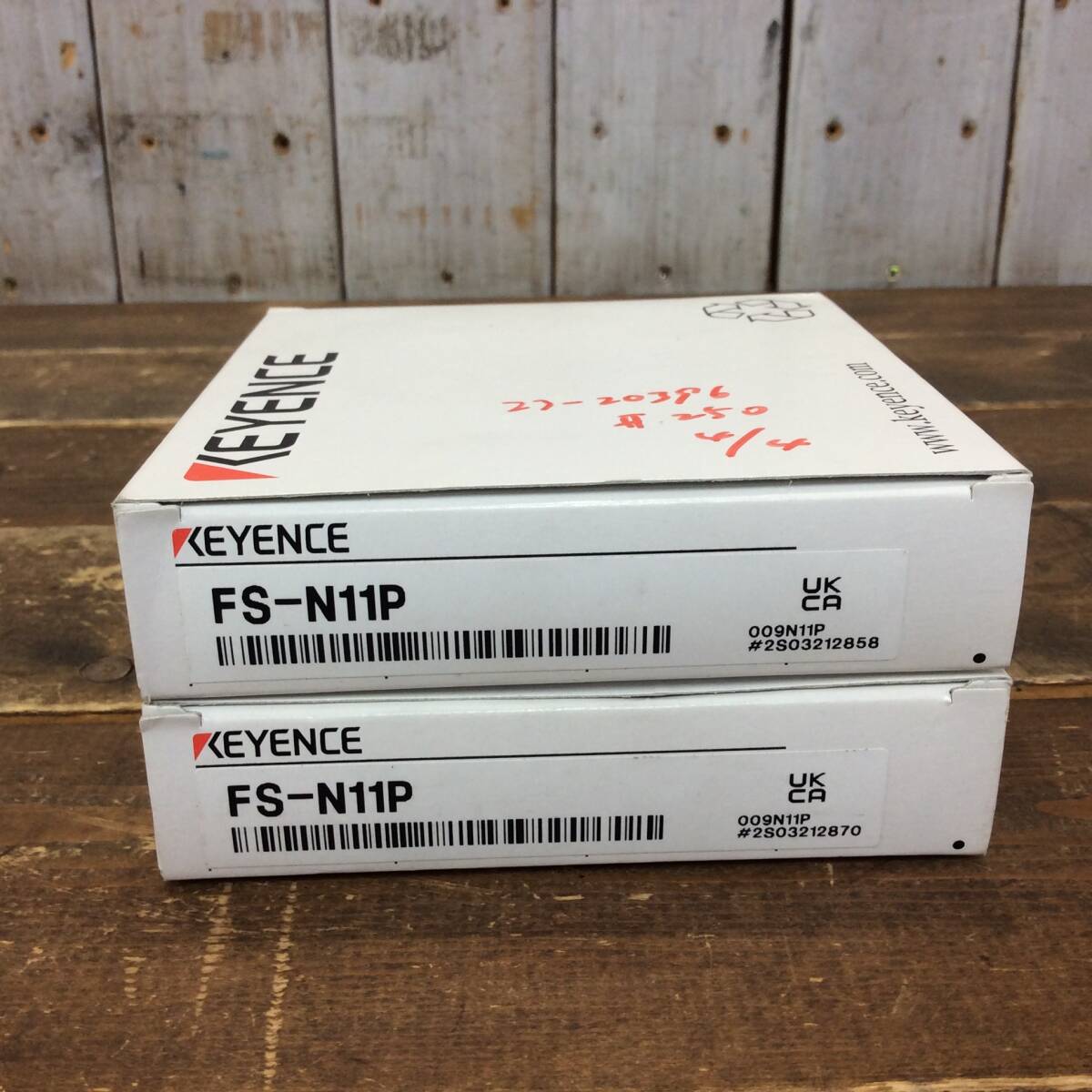 ●【TH-1570】未使用 KEYENCE キーエンス ファイバーセンサアンプ FS-N11P 2個セット ※箱ペン字あり【レタパプラス可】_画像3