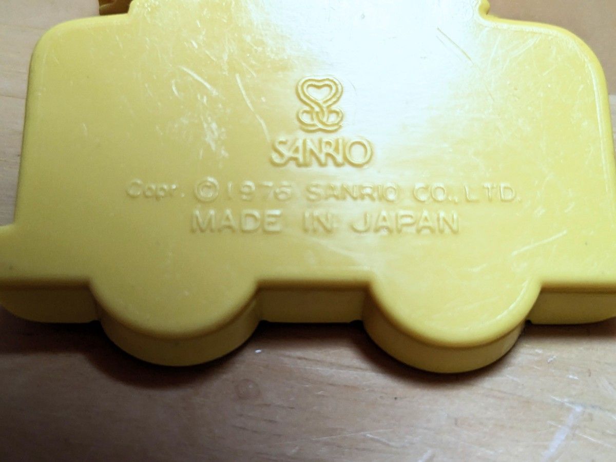 昭和レトロ サンリオ 1976 ハローキティ クリップ イエロー 昭和レトロ サンリオ 1976 ハローキティ クリップ イエロー