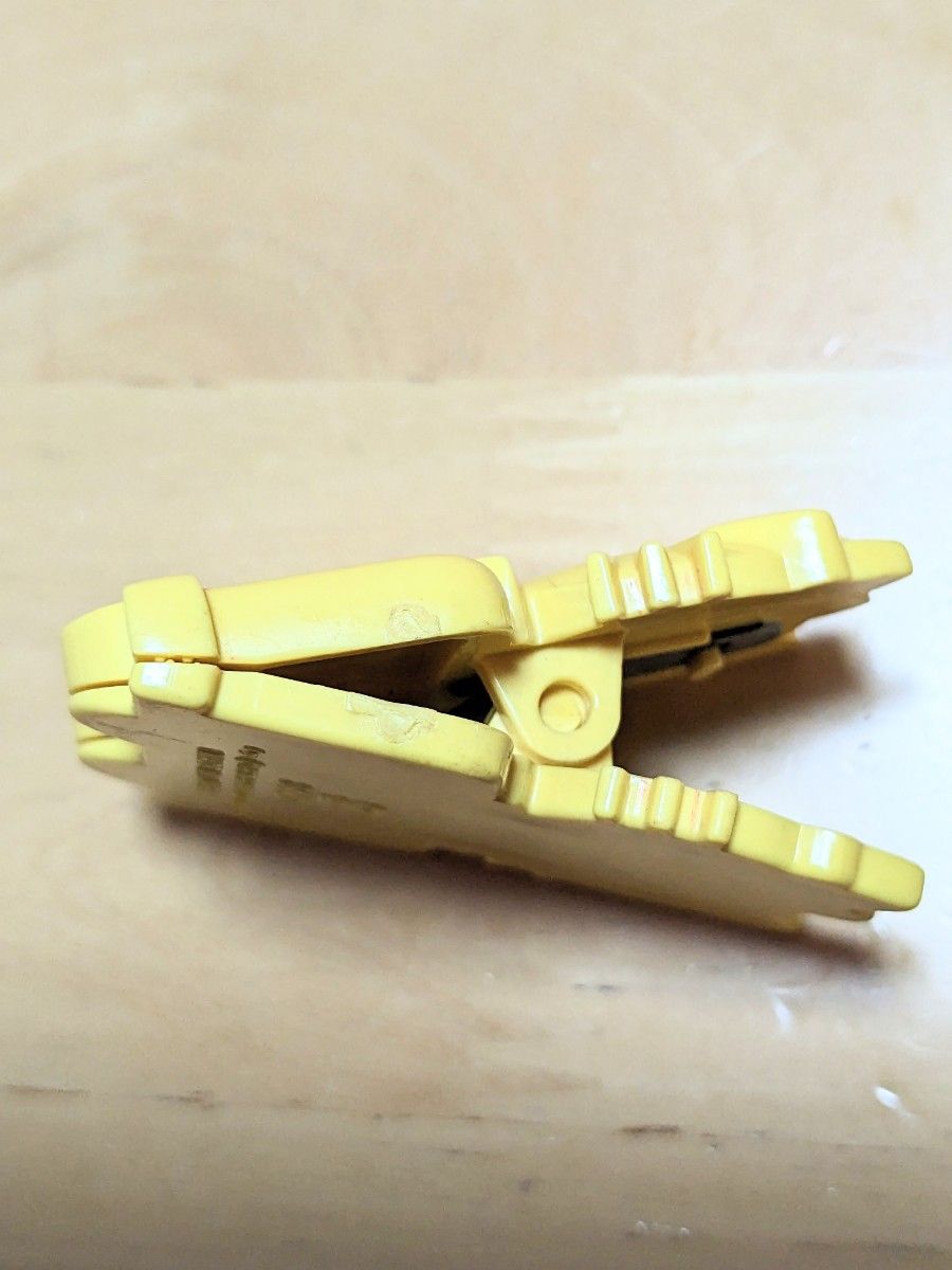 昭和レトロ サンリオ 1976 ハローキティ クリップ イエロー 昭和レトロ サンリオ 1976 ハローキティ クリップ イエロー